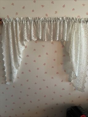 Vintage Old World Style Swag and Valance Curtain set  White Crochet Lace